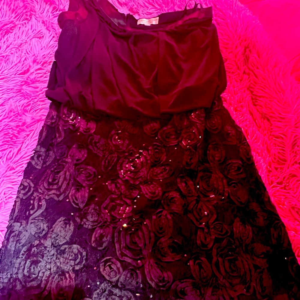 Dinner dress.. beautiful off shoulder mini.. perfect for a nite out.